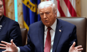 泰柬和平已无望？泰军疯狂甩炸弹，中美武器投入战场，特朗普开始追责！