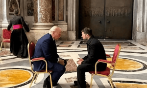 马杜罗被抓后，众目睽睽之下泽连斯基当场笑出声，他在高兴什么？