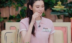 奚梦瑶自曝坐月子后遗症，镜头下移惊现腿部问题，豪门富太也难逃此困扰