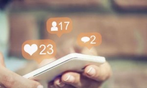 原创 
            库克在抖音直播带货首秀，为何“高冷”的苹果开始“接地气”？