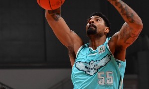 CBA-赵嘉义17分贺希宁24分 青岛89-77深圳马可波罗